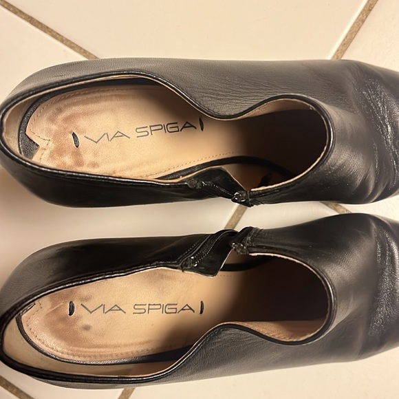 Via Spiga Black Leather Ankle Booties - Picture 5 of 7